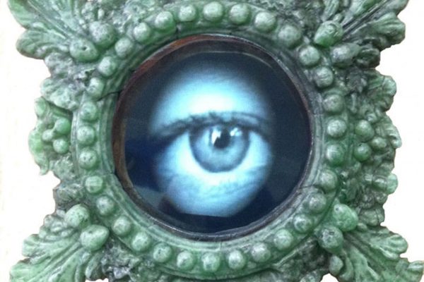 SOFA large green eye